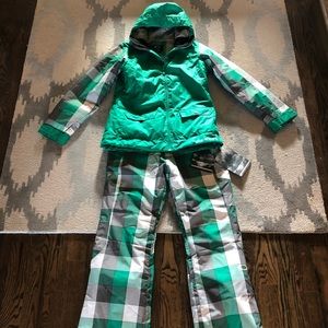 NWT Oakley Snowboard Coat and Pants - Matching!